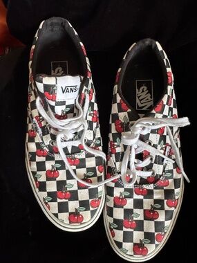 Vans Doheny Cherry Checkerboard Low Top Sneaker Ladies 8.5